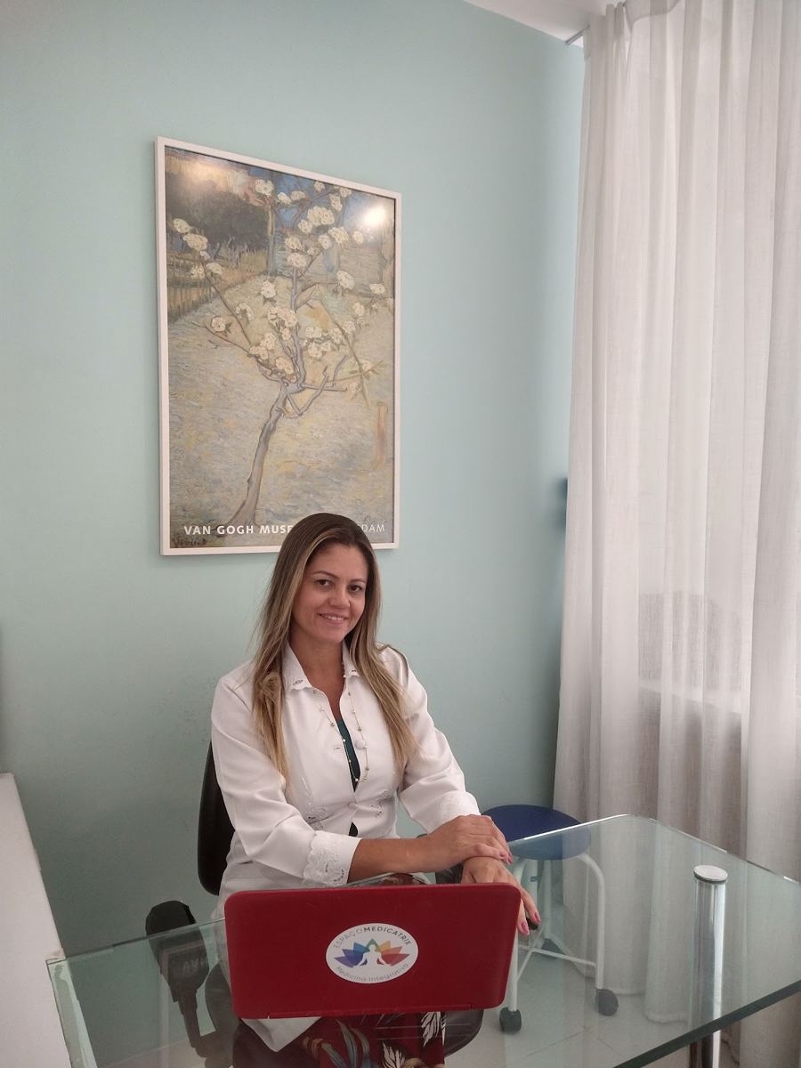 Cleide Souza, nutricionista, em seu consultório